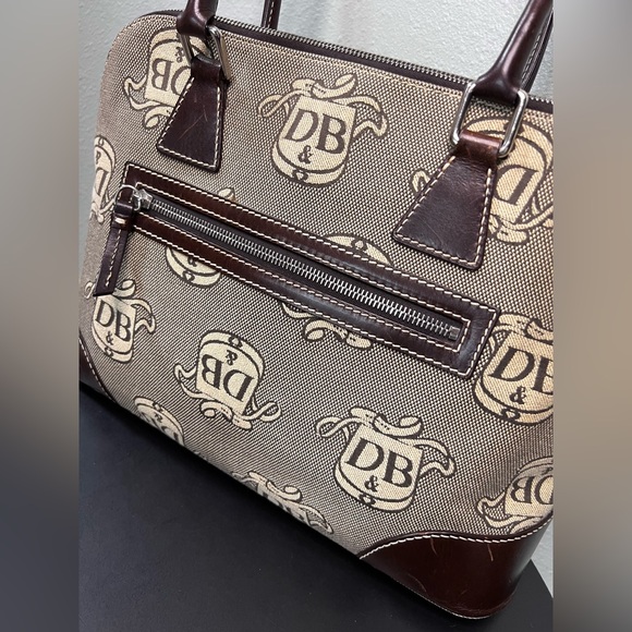 Vintage Dooney & Bourke Signature Zip Around Donegal Crest Domed Satchel Bag - Picture 6 of 16